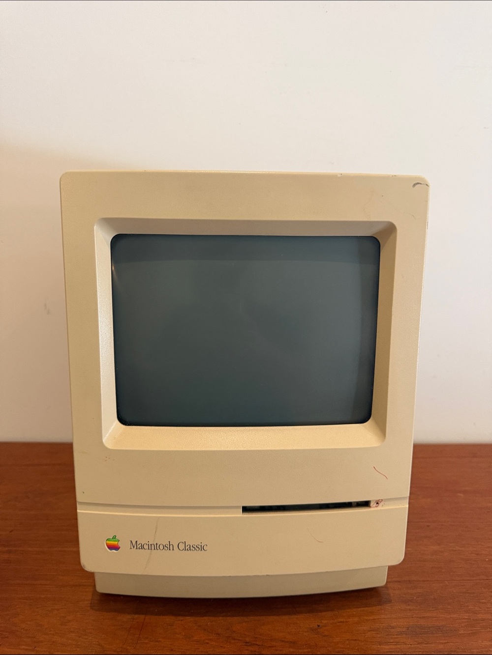 Apple Macintosh Classic April 91- Cream Case with Dark Screen as is